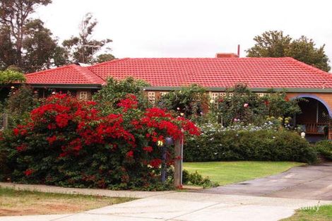 11 Edinburgh Rd, Forrestfield, WA 6058