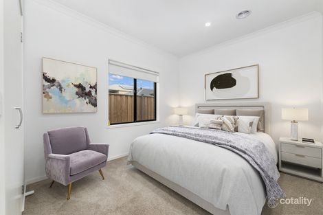 Property photo of 12 Wander Way Fraser Rise VIC 3336