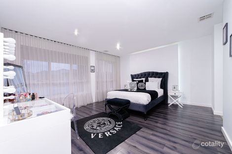 Property photo of 6 Mountaineer Drive Roxburgh Park VIC 3064