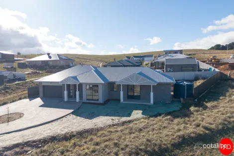 Property photo of 51 Birchfield Drive Bungendore NSW 2621