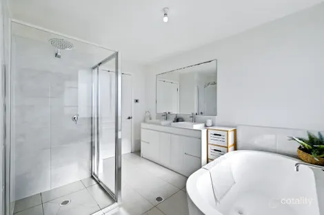 Property photo of 21 Geddes Street Spring Farm NSW 2570