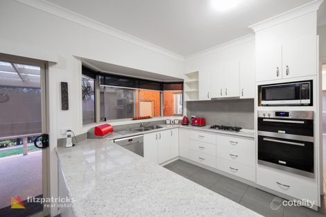 Property photo of 4 O'Hara Place Kooringal NSW 2650