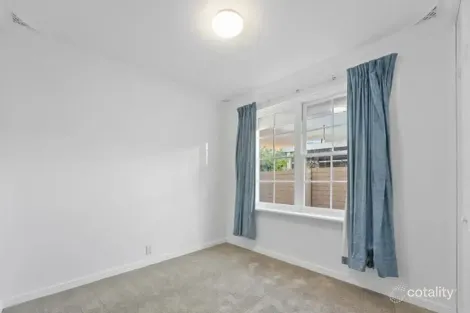 Property photo of 31 Bernley Drive Viveash WA 6056