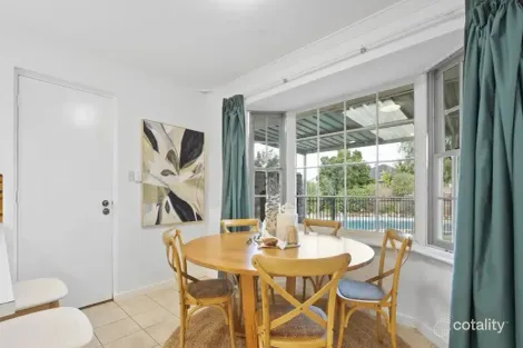 Property photo of 31 Bernley Drive Viveash WA 6056