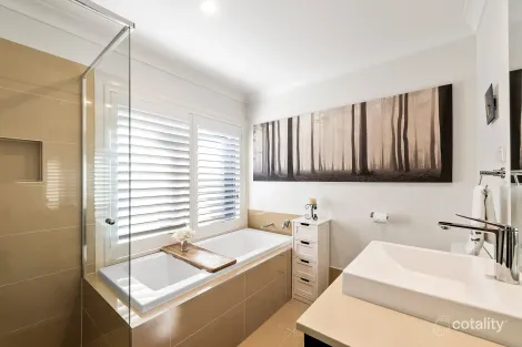 Property photo of 40 Mackellar Circuit Renwick NSW 2575