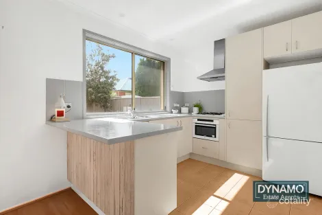 Property photo of 12 Bathurst Close Craigieburn VIC 3064