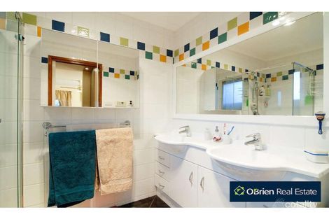 Property photo of 6 Nareen Avenue Endeavour Hills VIC 3802