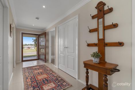 Property photo of 14 Brookfield Way Orange NSW 2800