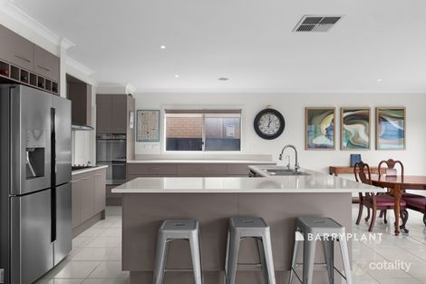 Property photo of 30 Mackillop Way Clyde North VIC 3978