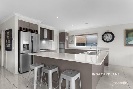 Property photo of 30 Mackillop Way Clyde North VIC 3978