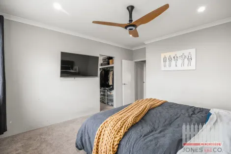 Property photo of 11 Cottingley Place Swan View WA 6056
