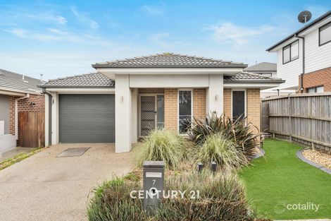 7 Hut Rd, Clyde North, VIC 3978