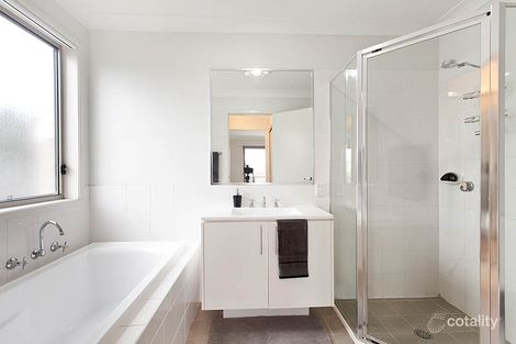 Property photo of 14 Collins Way Flinders NSW 2529