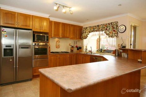Property photo of 3 Pinehill Drive Pakenham VIC 3810