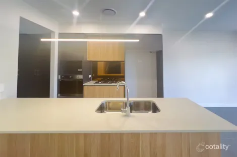 64/1 Lake Serenity Bvd, Helensvale, QLD 4212