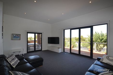 Property photo of 2 Ingleton Street Long Gully VIC 3550