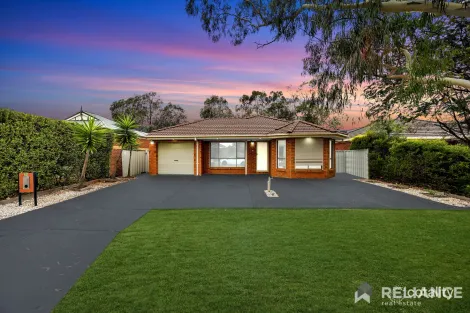 20 Lauffre Walk, Caroline Springs, VIC 3023