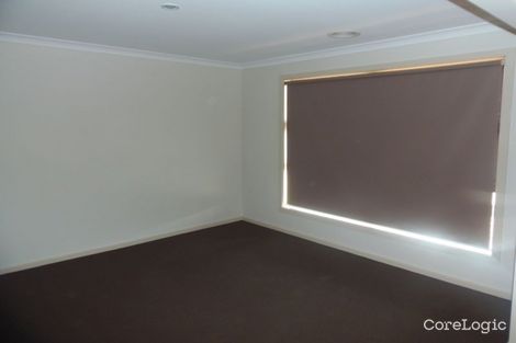 Property photo of 20 Phoenix Grove Fraser Rise VIC 3336