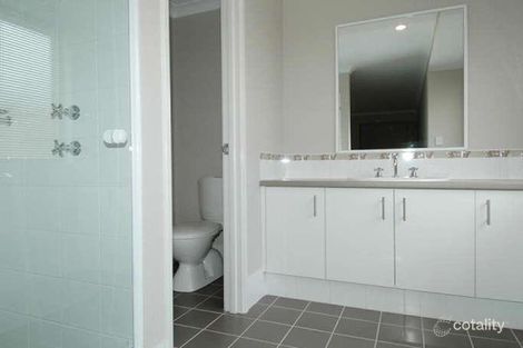 Property photo of 21 Sundowner Meander Banksia Grove WA 6031