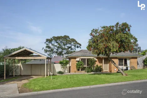 9 BRUCE CT, PAKENHAM, VIC 3810