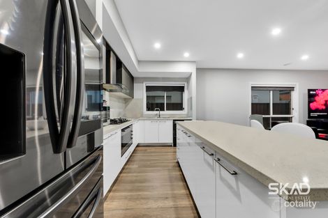 Property photo of 13 Treeline Grange Wollert VIC 3750