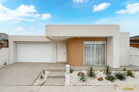 13 Gould Cres, Mickleham, VIC 3064