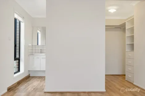 Property photo of 16 Primrose Crescent Mickleham VIC 3064