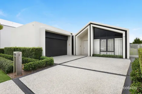 8 Sanctuary Ct, Mermaid Waters, QLD 4218