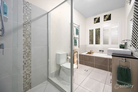 Property photo of 9 Quayside Drive Helensvale QLD 4212