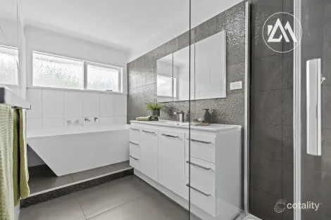 Property photo of 5 Ullara Court Frankston VIC 3199