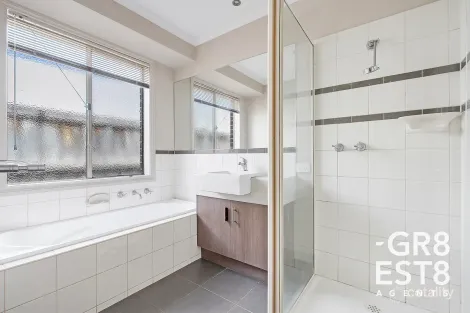 Property photo of 4 Dan Morgan Drive Cranbourne East VIC 3977