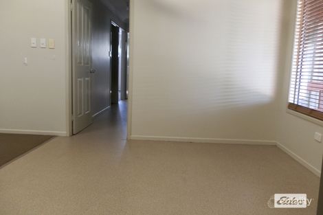 Property photo of 2/2 Roberts Street Emerald QLD 4720
