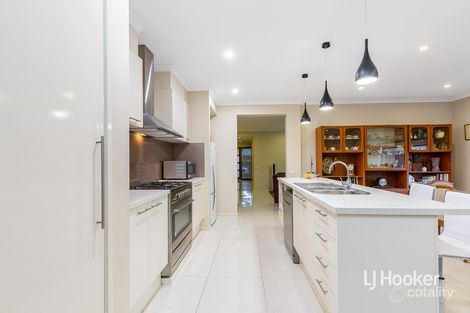Property photo of 28 Shiraz Crescent Point Cook VIC 3030