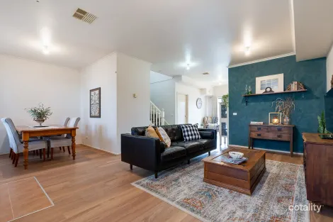 Property photo of 32 Athol Avenue Roxburgh Park VIC 3064