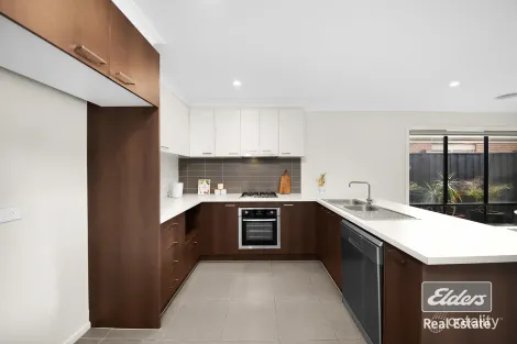 Property photo of 5 Dempsey Avenue Truganina VIC 3029