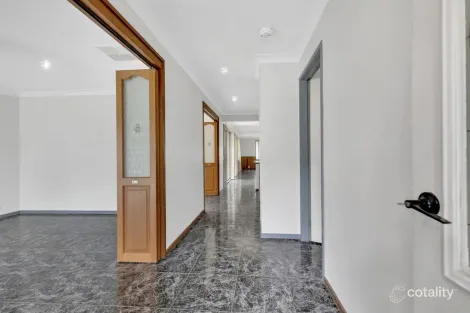 Property photo of 8 Shearer Place Roxburgh Park VIC 3064