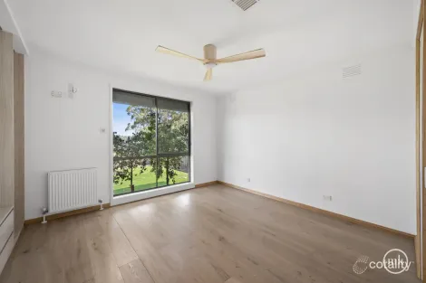 Property photo of 2 Purri Close Greensborough VIC 3088