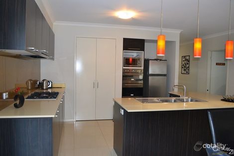 Property photo of 43 Downing Square Pakenham VIC 3810