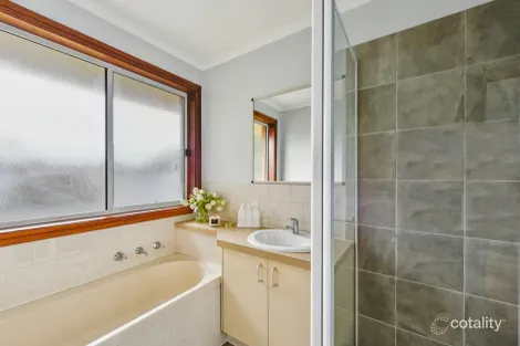 Property photo of 14 Balambool Avenue Mount Gambier SA 5290