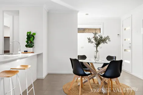 Property photo of 2/17 Riverside Avenue Avondale Heights VIC 3034