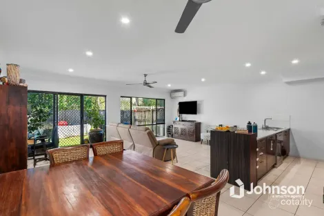 Property photo of 2/44 Careel Close Helensvale QLD 4212