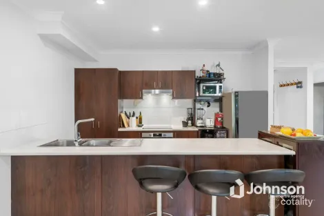 Property photo of 2/44 Careel Close Helensvale QLD 4212