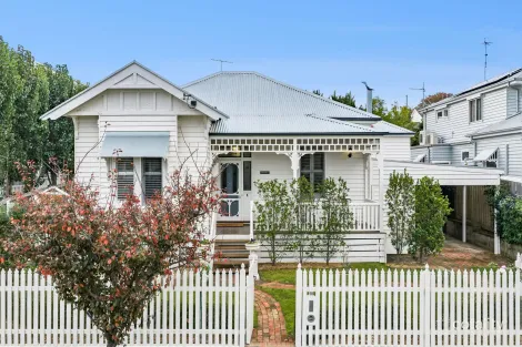 18 Bayswater Rd, Newtown, VIC 3220