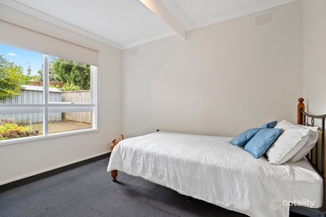 Property photo of 33 Folkstone Crescent Ferntree Gully VIC 3156
