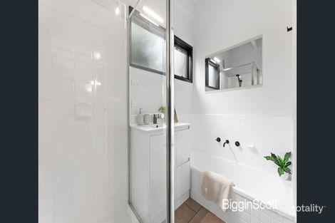 Property photo of 1/5 Rotherwood Avenue Mitcham VIC 3132