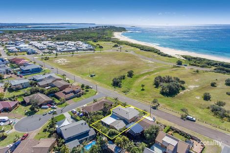 Property photo of 25 The Esplanade Caves Beach NSW 2281
