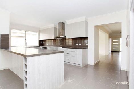 Property photo of 34 Fiorelli Boulevard Cranbourne East VIC 3977