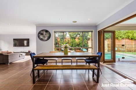 Property photo of 12 Lauradan Avenue Berwick VIC 3806