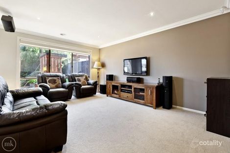 Property photo of 10 Gillow Grove Doreen VIC 3754