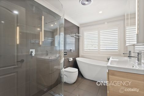 Property photo of 18 Mood Circuit Albion Park NSW 2527